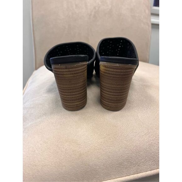 Sonoma Careen Black Heeled Open Toe Mules sz 9
EUC - Picture 5 of 7